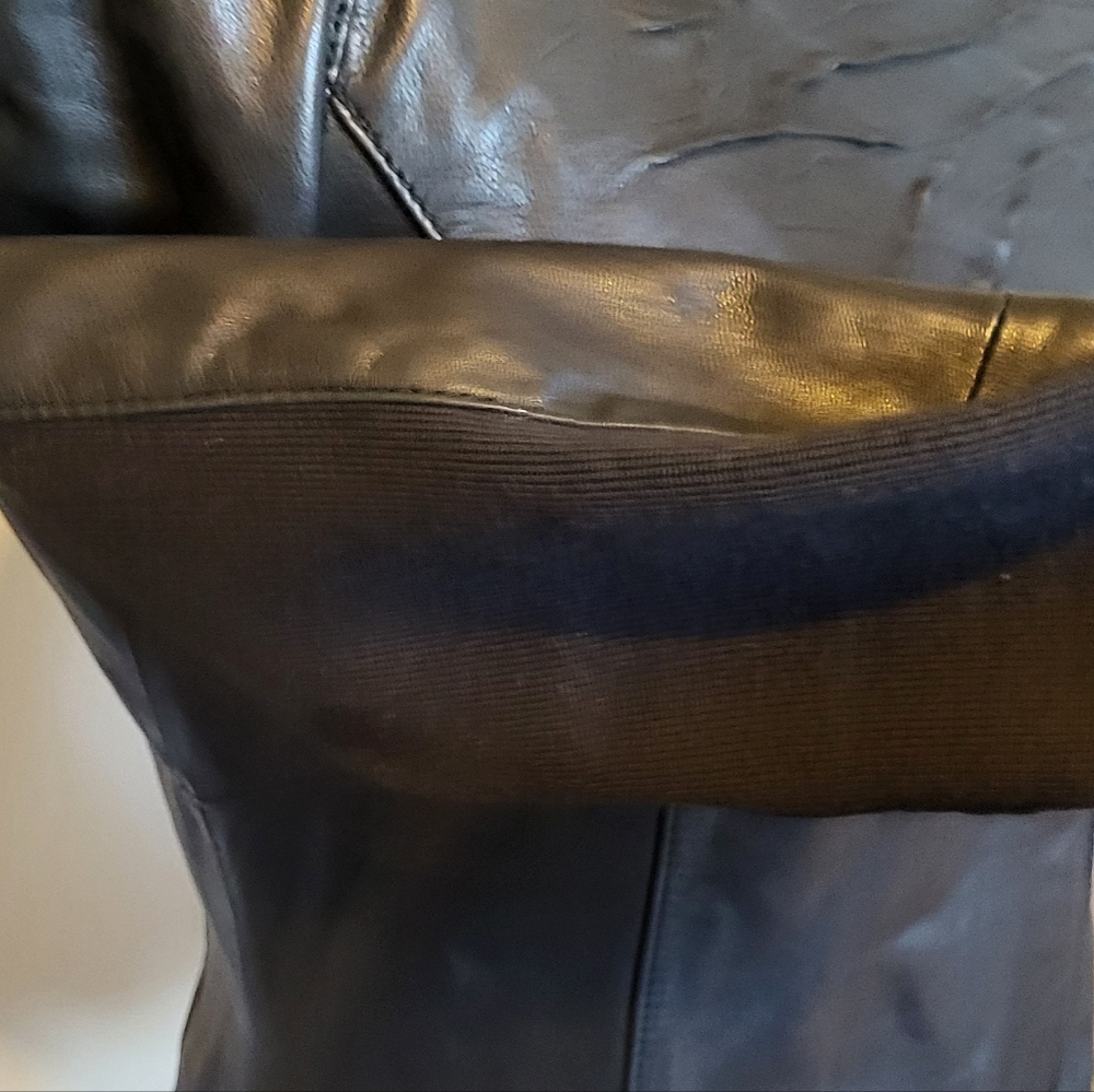 Danier womans Black Leather Jacket - Picture 3 of 4